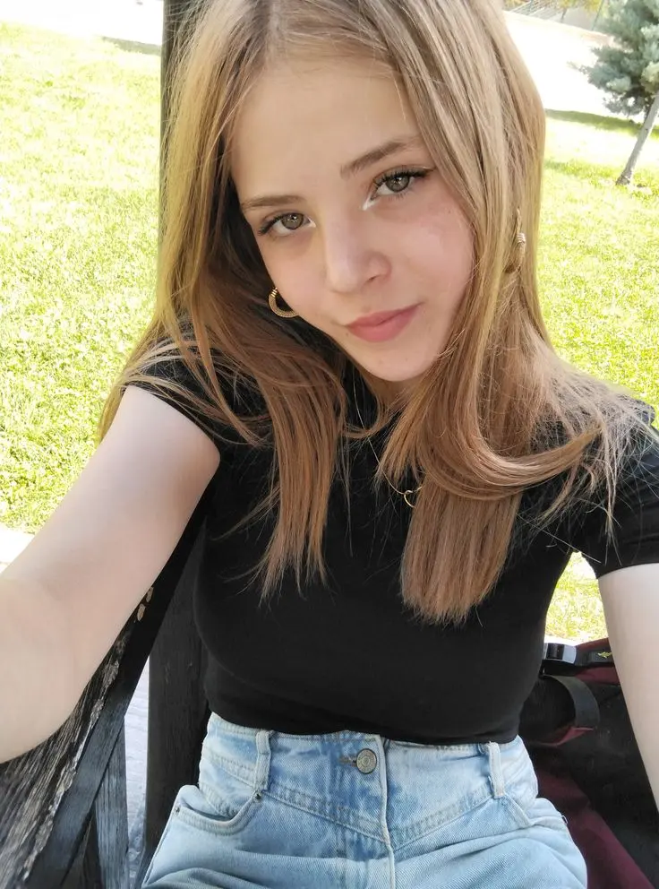 Millie21 (18) female from GB - sexting partner