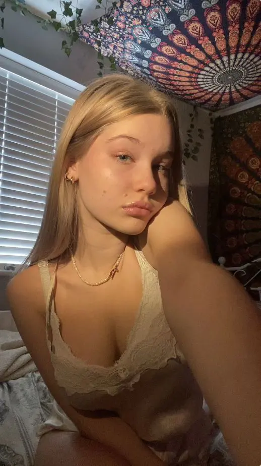 Noelle635 (18) female from PL - sexting partner