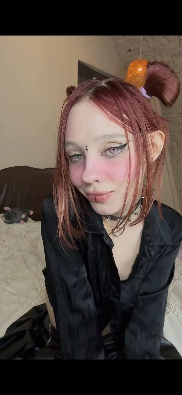 Normyluv1590 (18) female from US - sexting partner