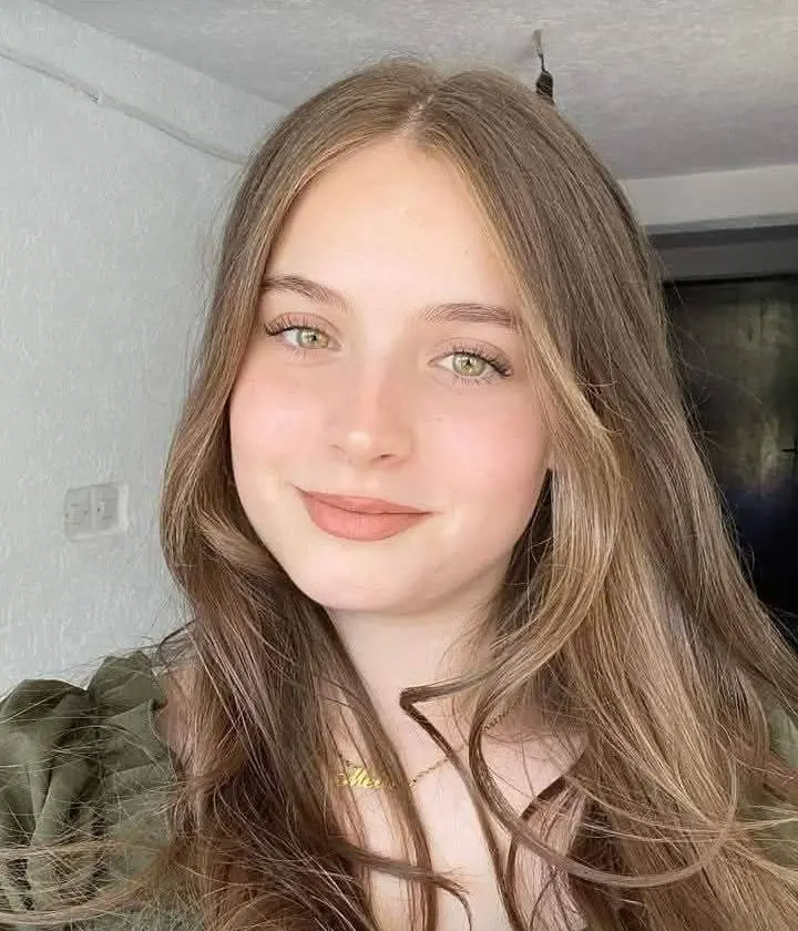 Nyla2147 (18) female from DE - sexting partner