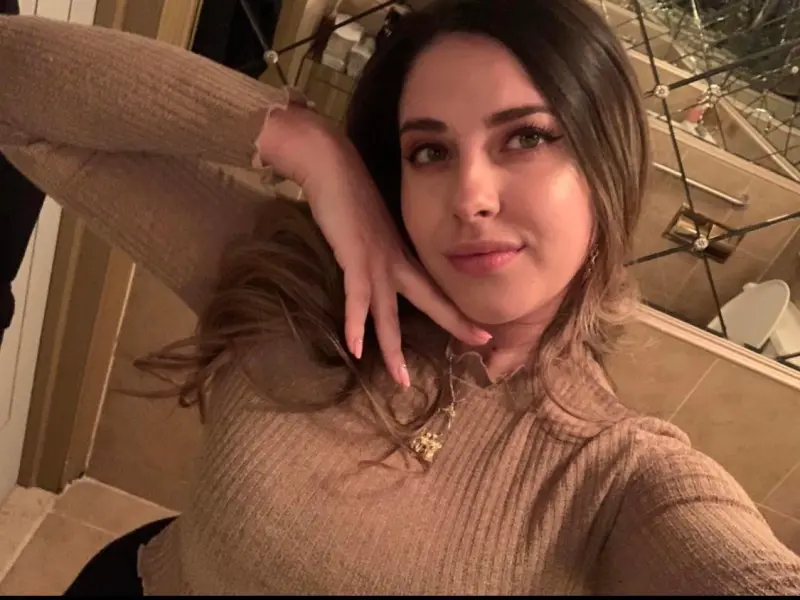 Olivia10z90846 (18) female from DE - sexting partner