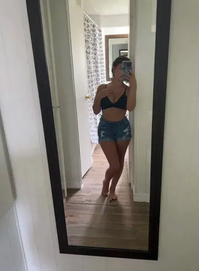 Olivia255545h (20) female from GB - sexting partner