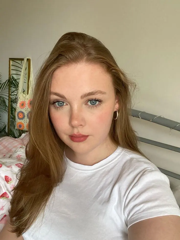 Ophelia007 (18) female from GB - sexting partner