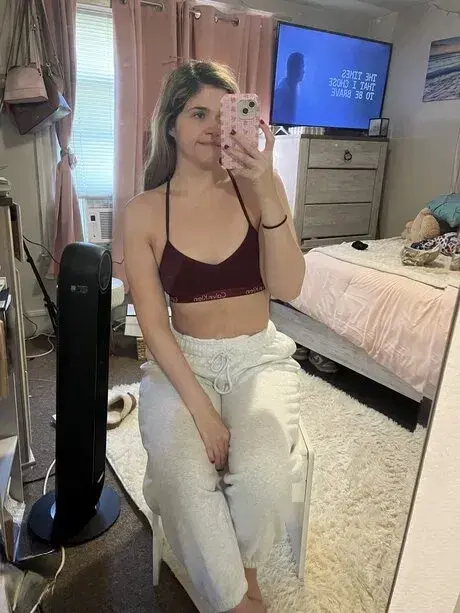 Pamela62Hamilton (18) female from DE - sexting partner