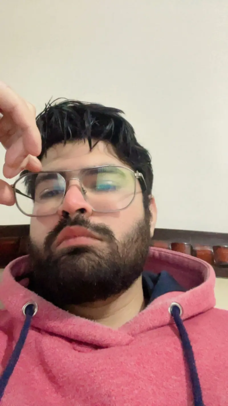 Paras (18) male from IN - sexting partner