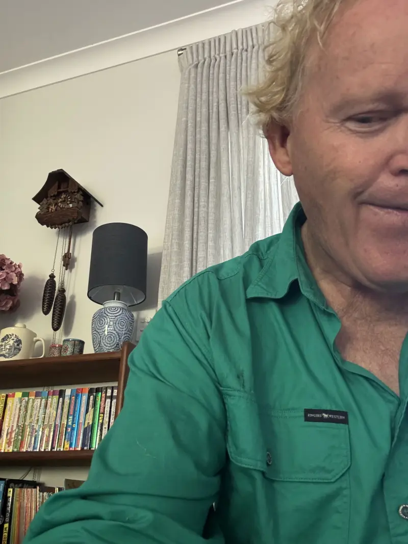 Peteski-52_52 (18) male from AU - sexting partner