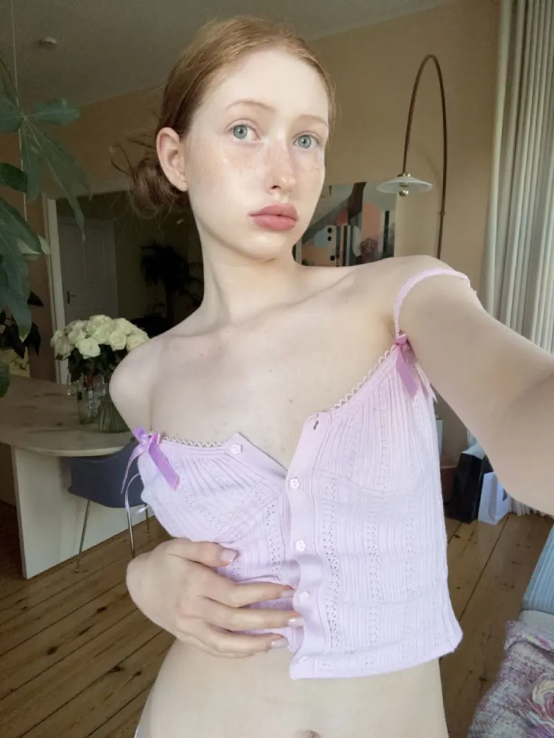 Pollie1541 (18) female from US - sexting partner