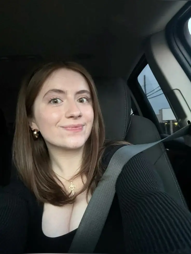 Poppy19 (18) female from FI - sexting partner