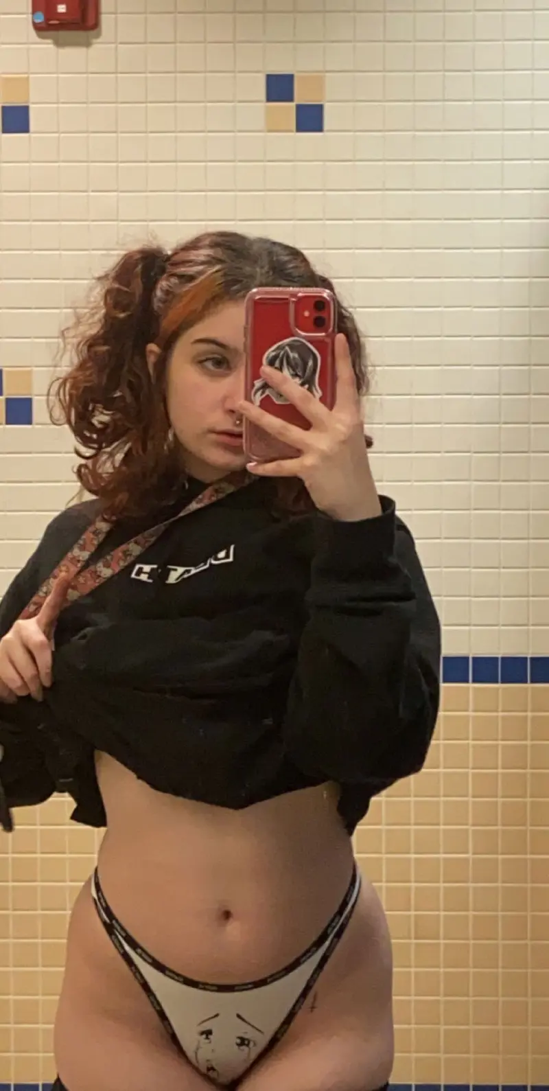 Pretty401 (24) female from US - sexting partner