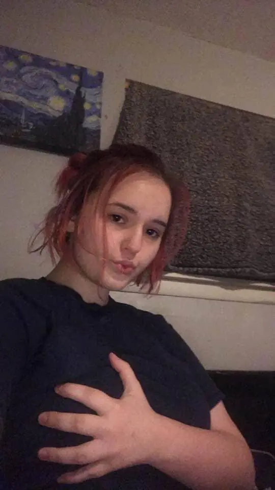 Princess773 (20) female from GB - sexting partner