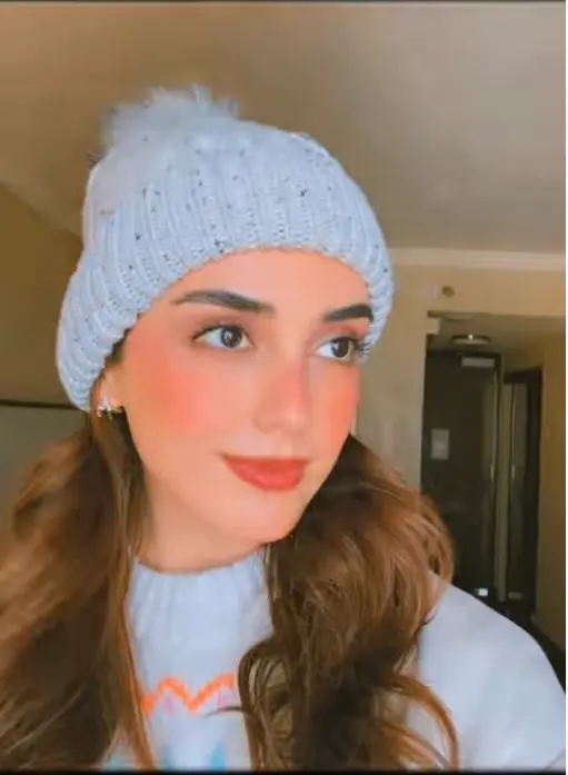 Rayne200 (18) female from GB - sexting partner