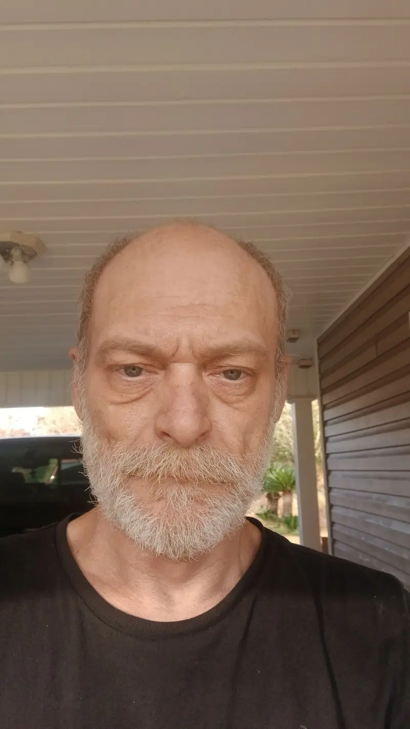 Rich53 (18) male from US - sexting partner