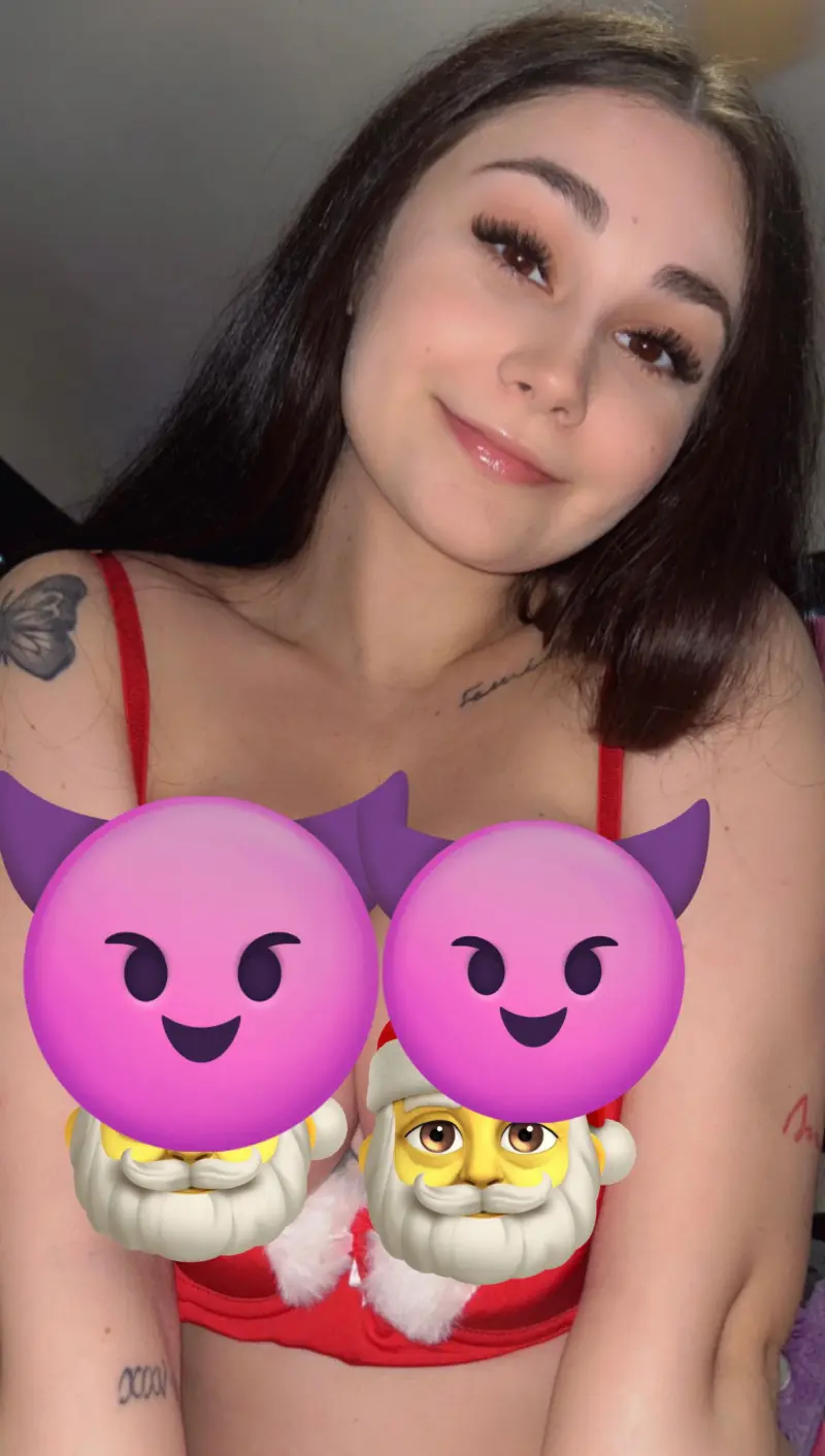 Risalovee2257 from US