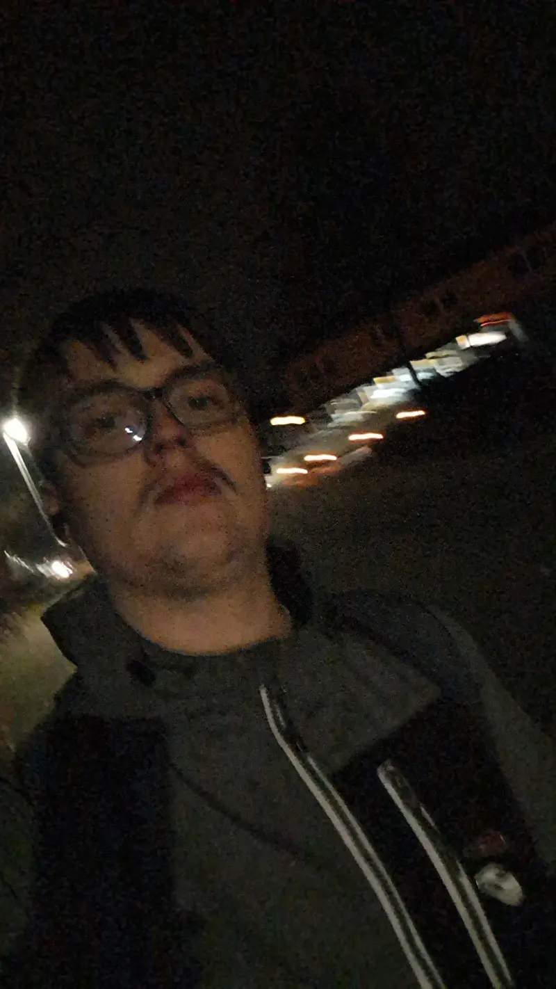 Roberto (18) male from DE - sexting partner