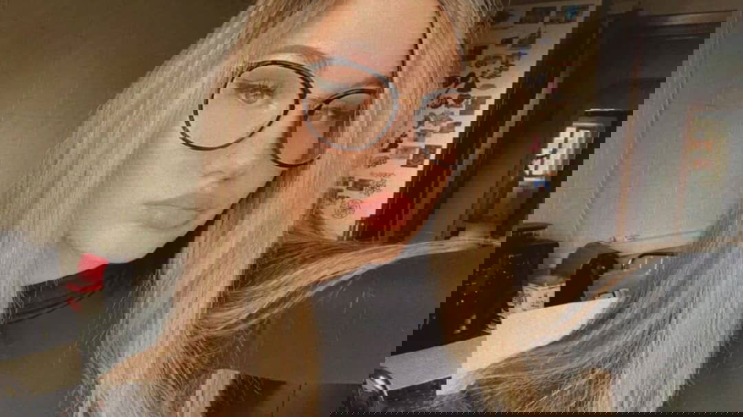 Sandrasmith7 from US