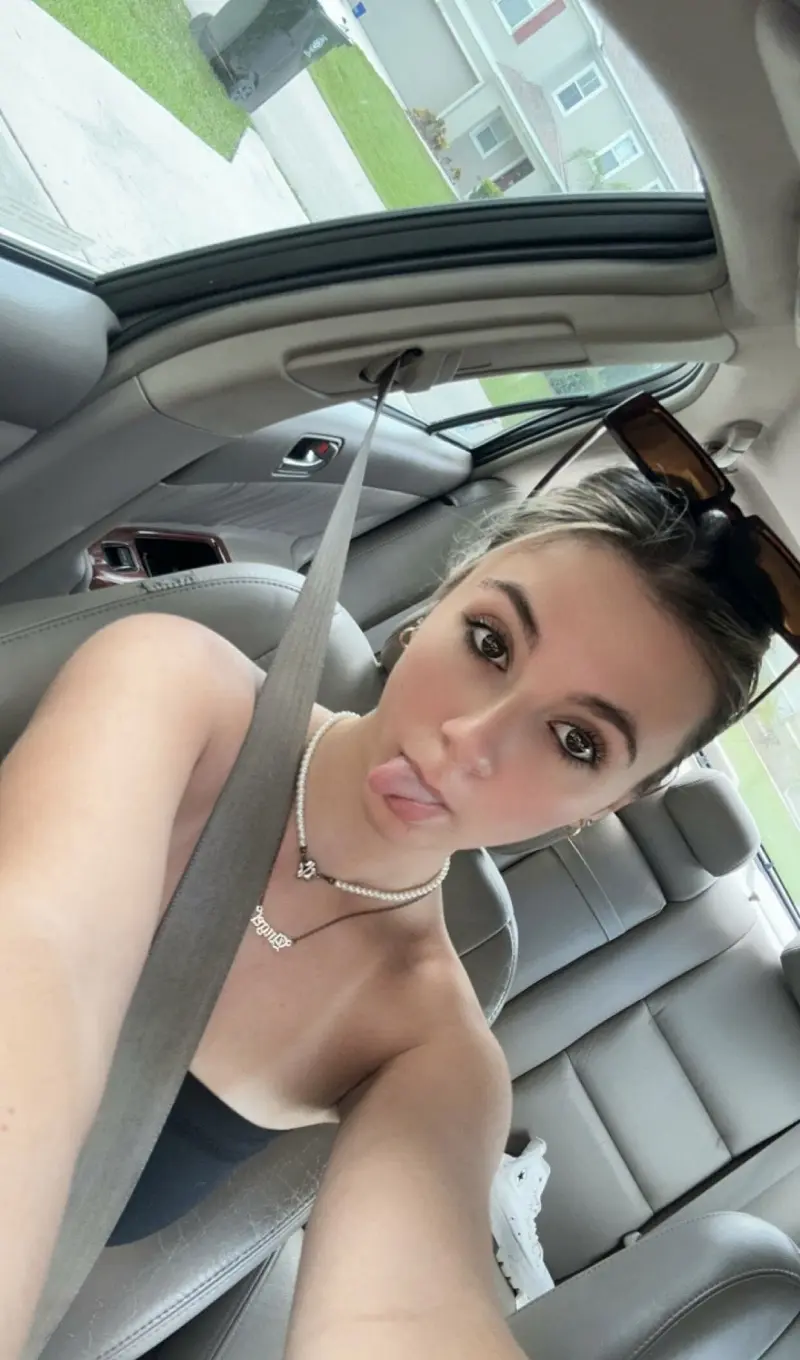 Sarah06 (19) female from US - sexting partner