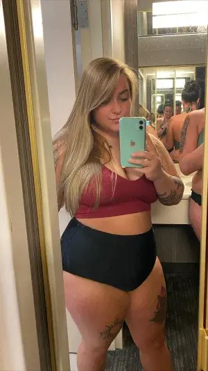 Scarlx (18) female from US - sexting partner