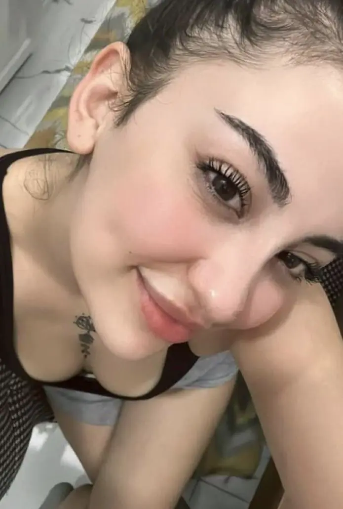SexySkylar77 (18) female from US - sexting partner