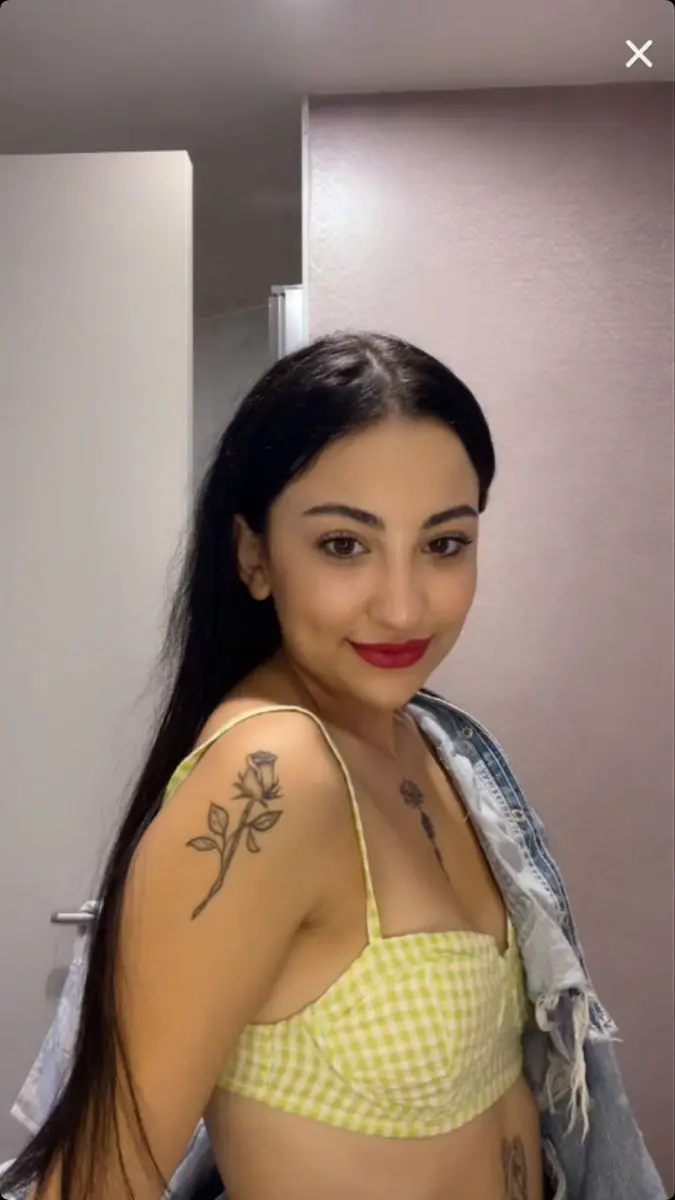 SexySkylar90 (18) female from US - similar profile