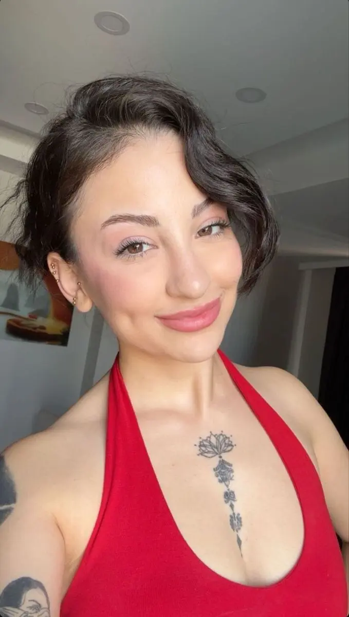 SexySkylar99 (18) female from US - sexting partner