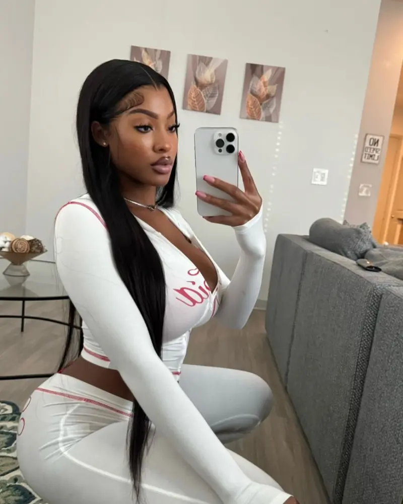 Sexyblack_1 (18) female from US - sexting partner