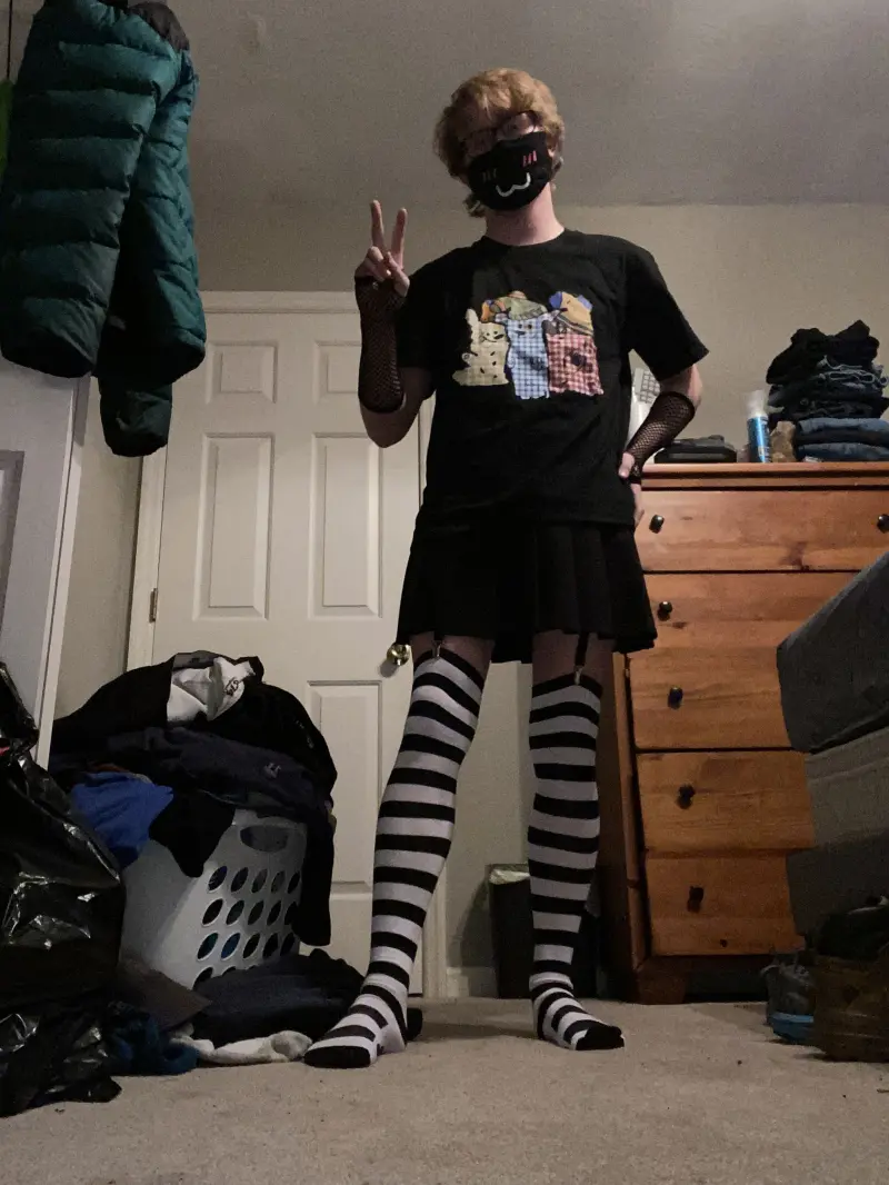 Shadowxtr (18) male from US - sexting partner