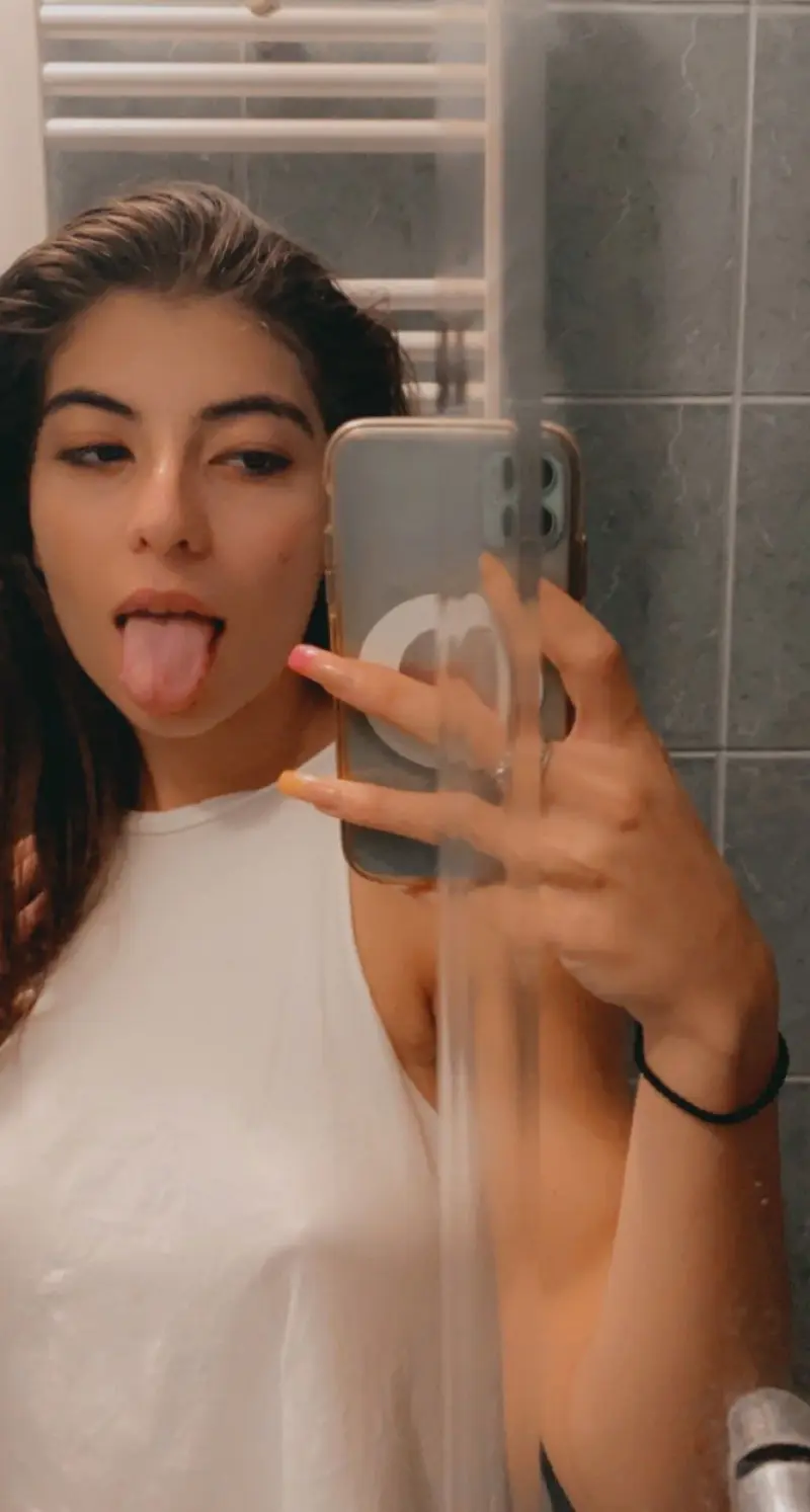 Snapgirl945258 (20) female from BE - sexting partner