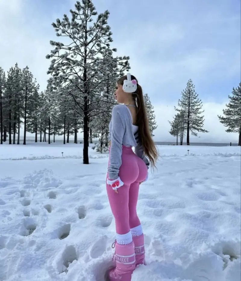 Stacybently0909027 (18) female from US - sexting partner