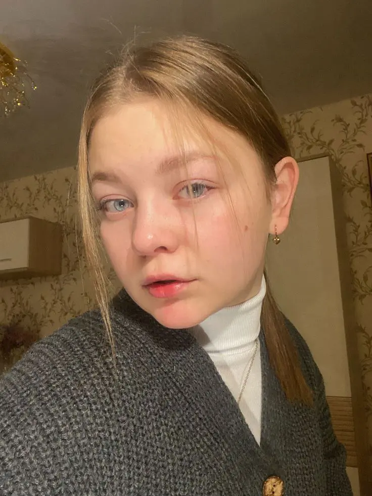 Talia00798 (18) female from GB - sexting partner