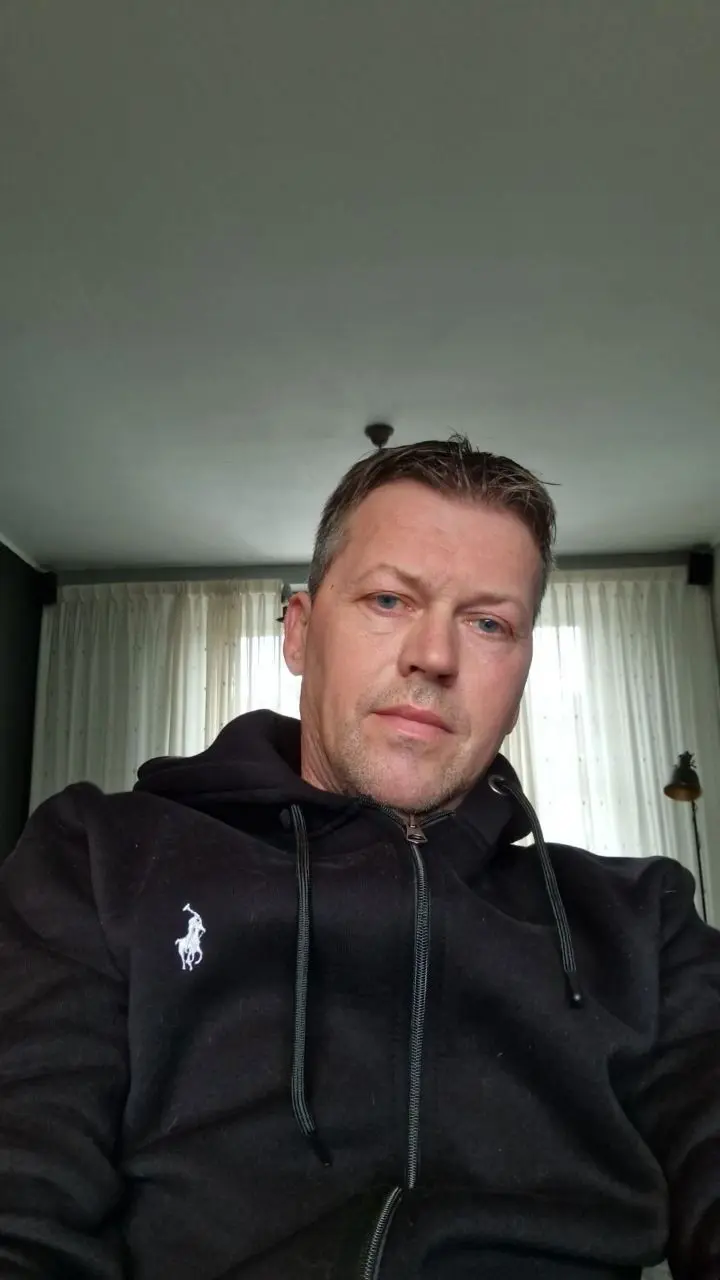 Theo997 (18) male from NL - sexting partner