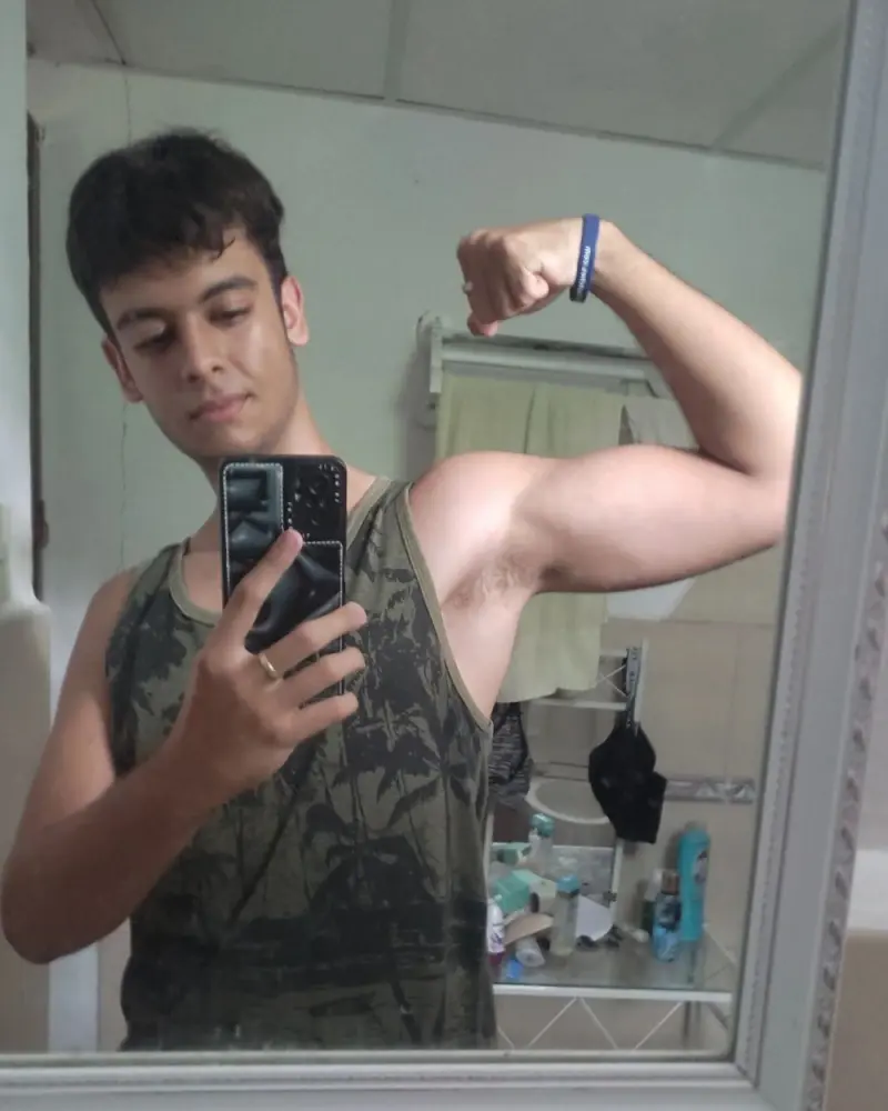 Uribe (18) male from CU - sexting partner