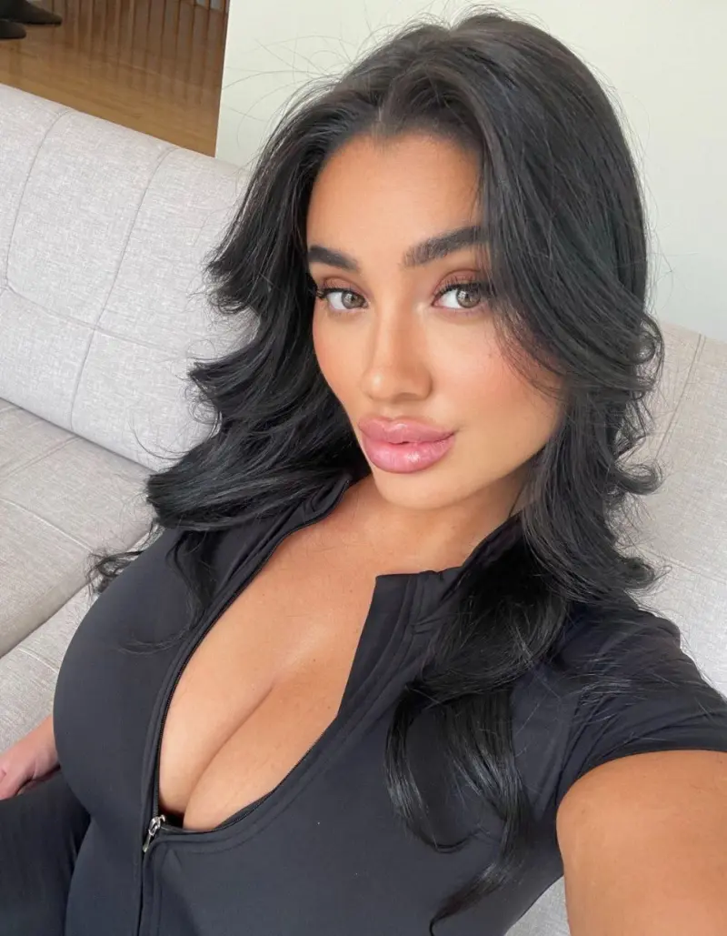 VenilaC (18) female from GB - sexting partner