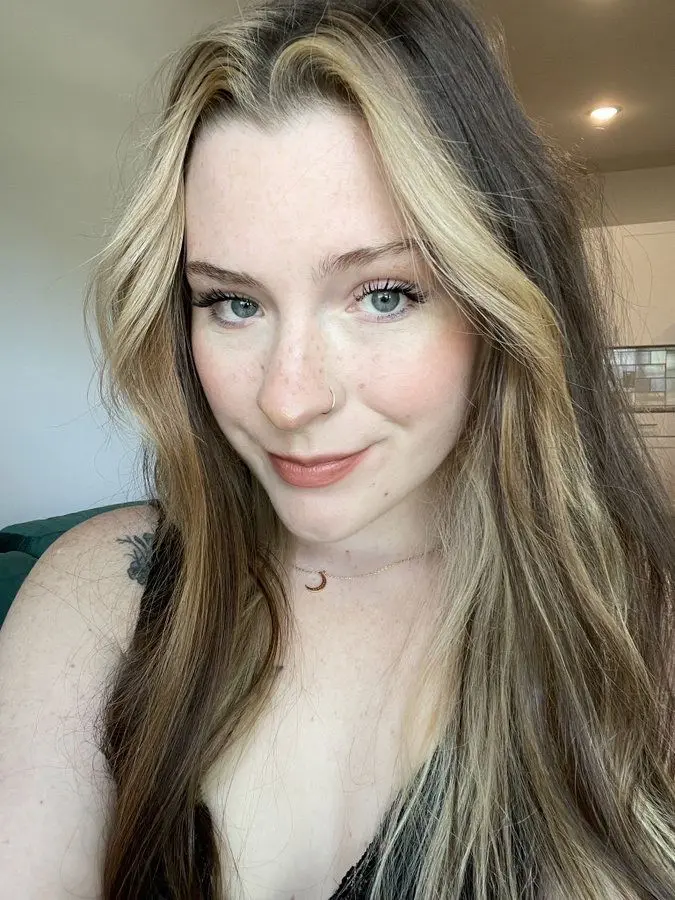 Vivion1 (18) male from US - sexting partner