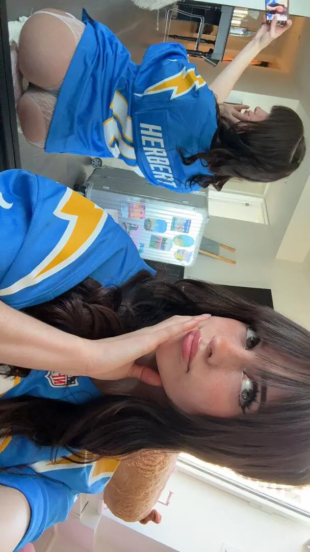 Yumi_yummy0 (21) female from US - sexting partner