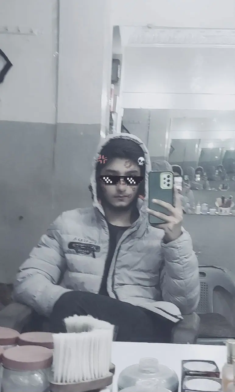 abdullahkhanf45 (18) male from PK - sexting partner