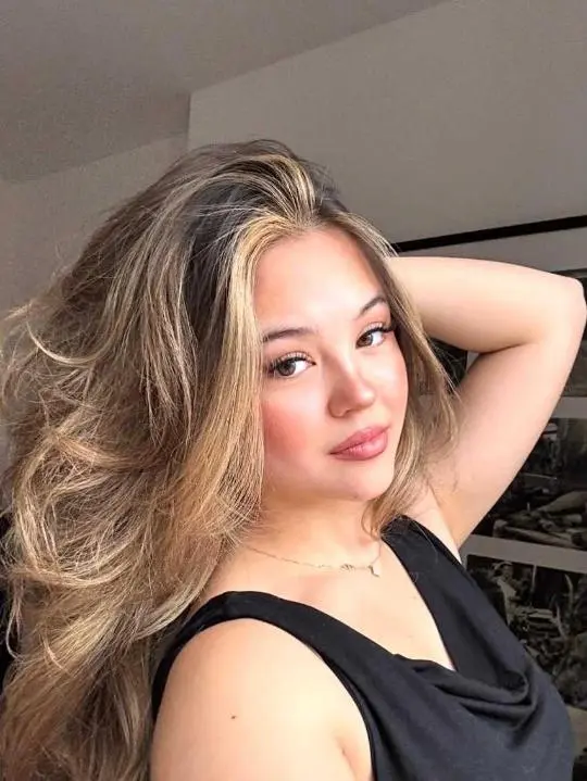 aezpeb (24) female from GB - sexting partner