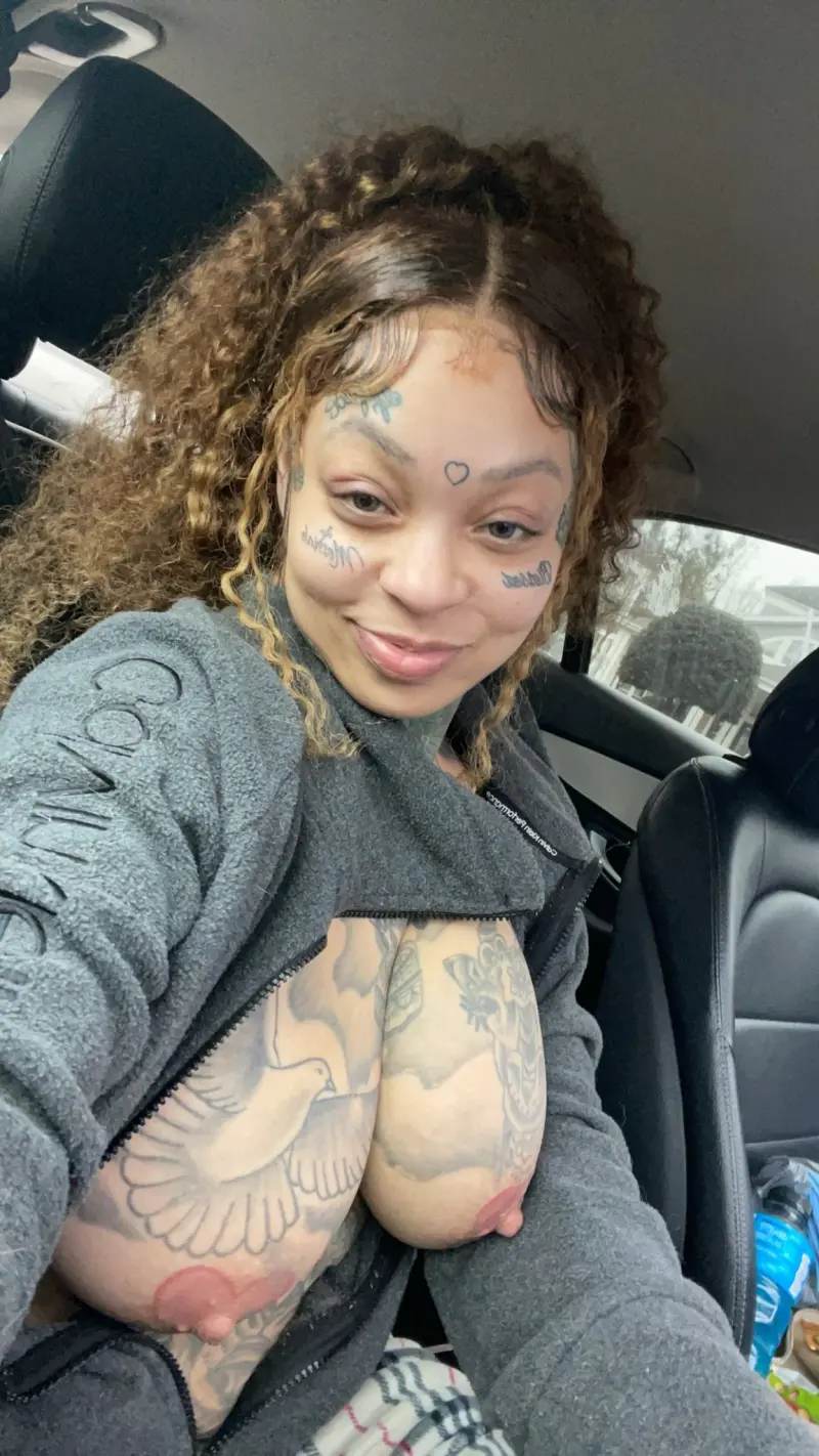 agoall526 (18) female from US - sexting partner