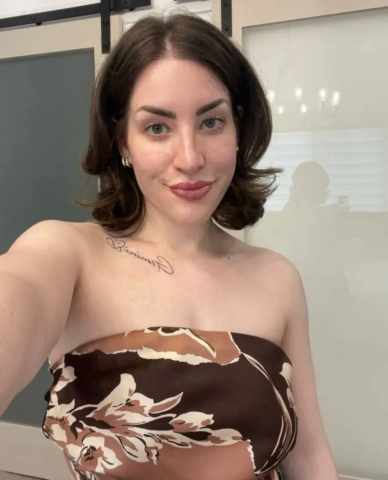 aimfoebin (18) female from US - sexting partner