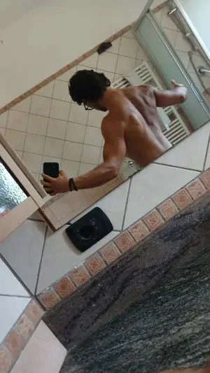 alem (18) male from IT - sexting partner
