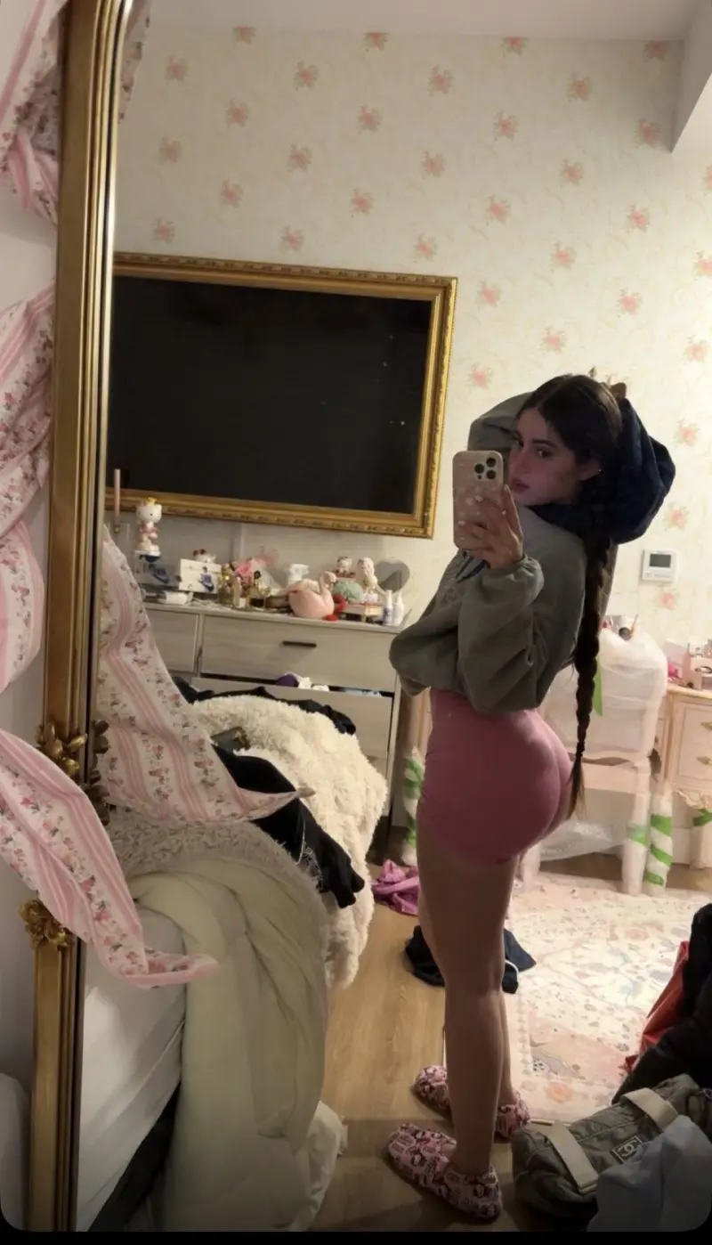 alexbaby26289 (18) female from US - sexting partner