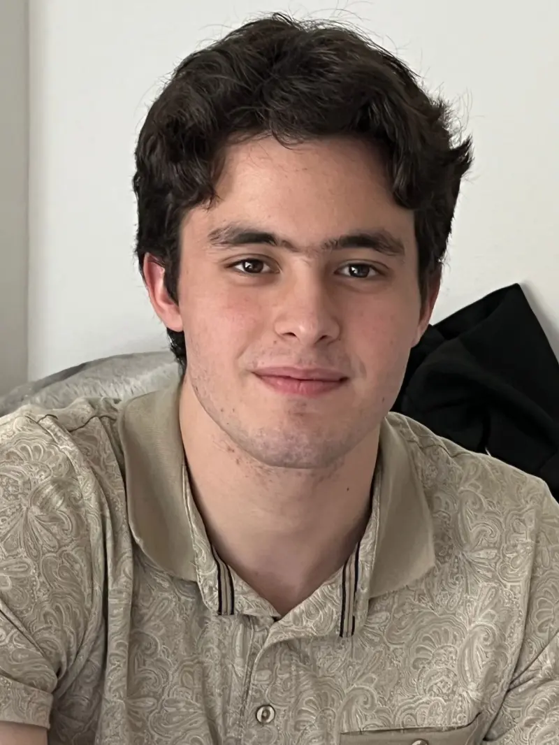 alexvalle7611 (22) male from US - sexting partner