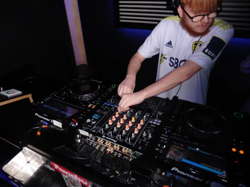 alf (18) male from GB - sexting partner