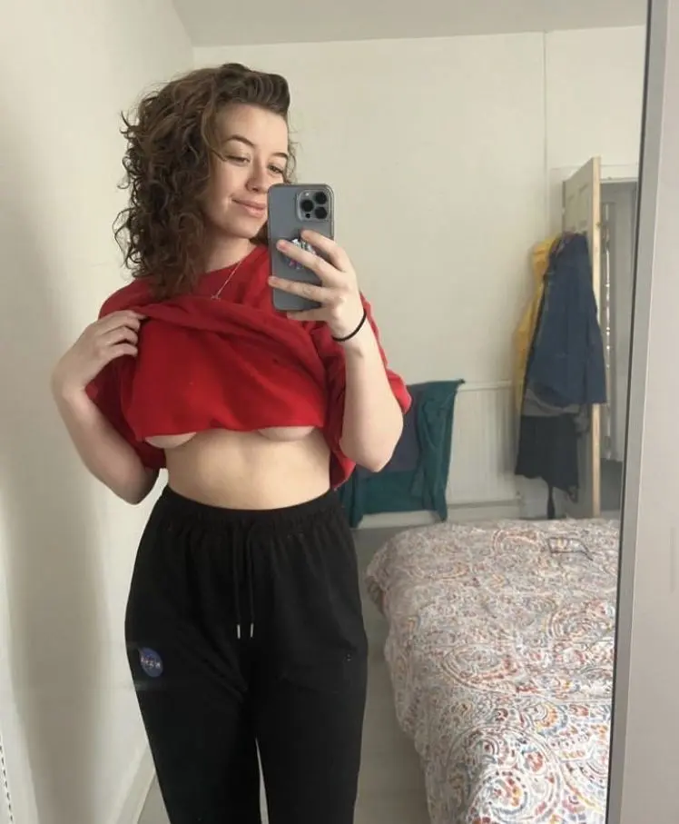 alylauren40 (28) female from US - sexting partner