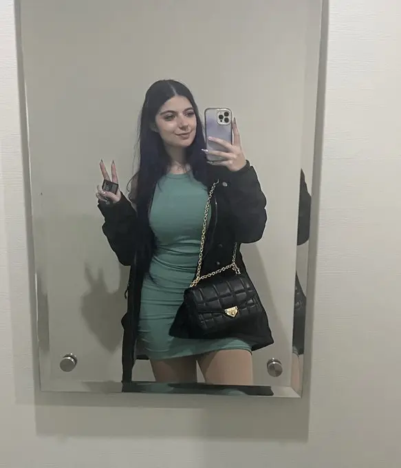 andrianova6677 (18) female from US - sexting partner