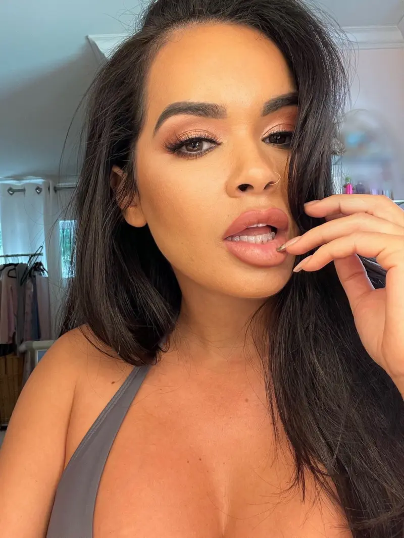 angelahannah543 (18) female from US - sexting partner