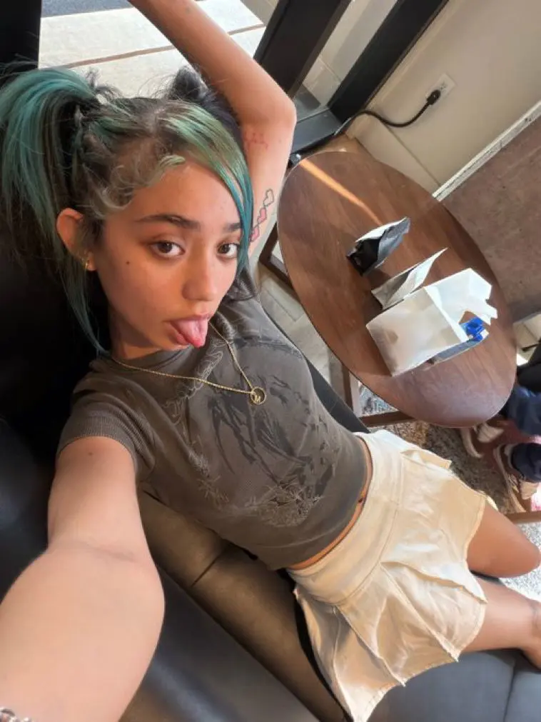 anitaavery016 (18) female from US - sexting partner