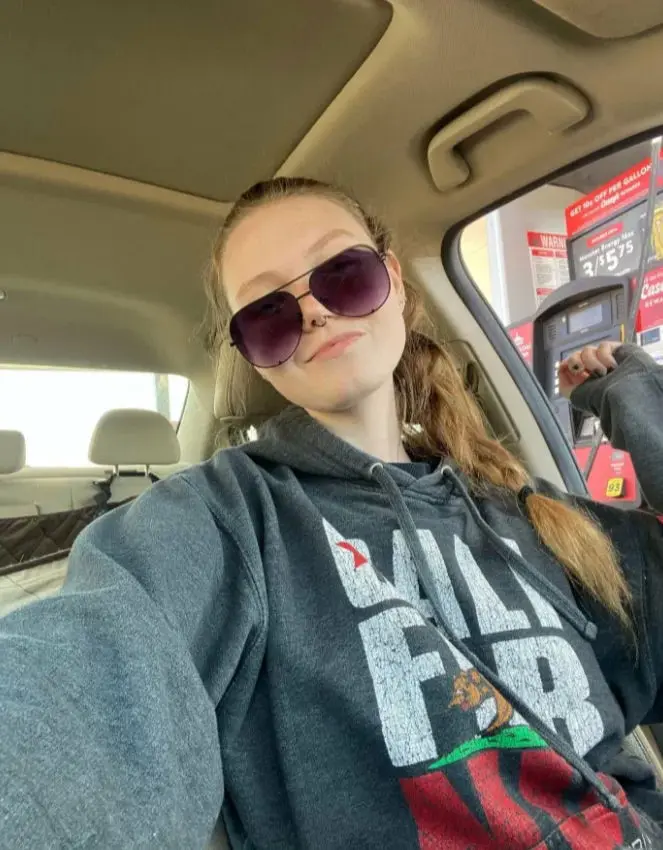 apwbmer (22) female from US - sexting partner