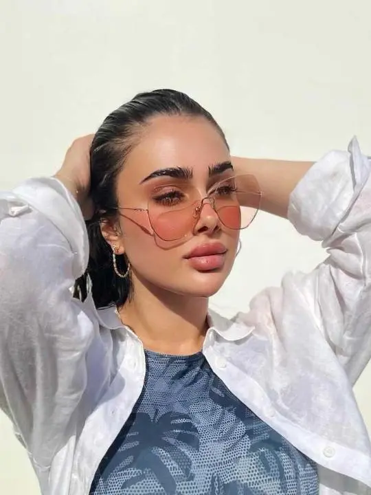 aqbek (25) female from FR - sexting partner