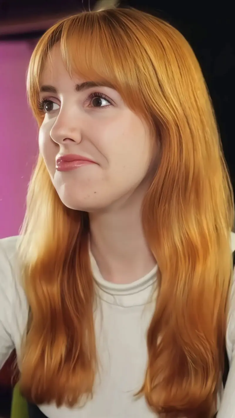 aqxlciq856 (18) female from US - sexting partner