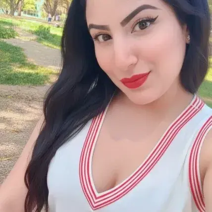 arpcn6il2v (18) female from GB - sexting partner